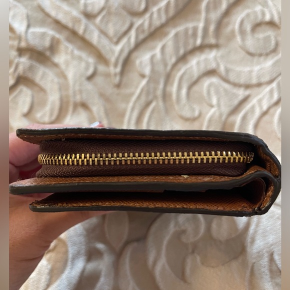 Louis Vuitton Monogram Passport Wallet/Organizer - Picture 10 of 10